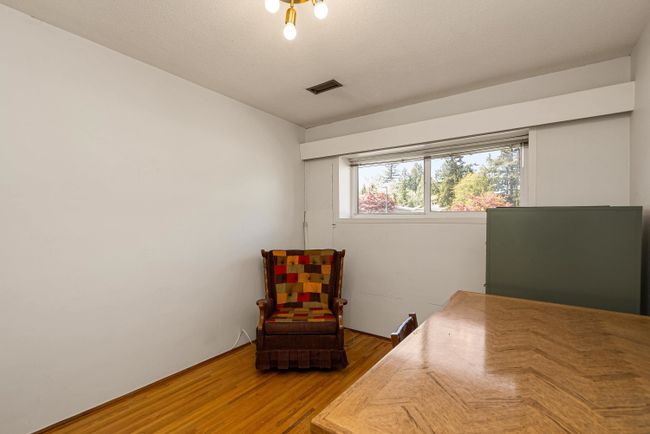 565 Midvale Street, House other with 4 bedrooms, 2 bathrooms and 6 parking in Coquitlam BC | Image 23