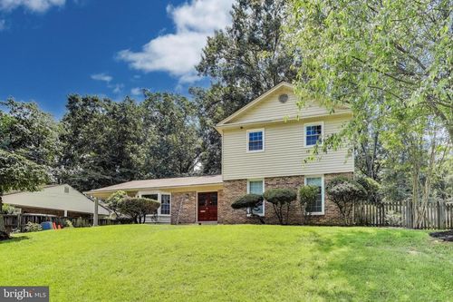 8215 Briar Creek Dr, ANNANDALE, VA, 22003-4640 | Card Image