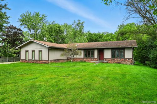 29220 Greening St, Farmington Hills, MI, 48334-2944 | Card Image