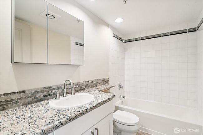 APT-205 - 2929 1 St Ave, Condo with 1 bedrooms, 1 bathrooms and 1 parking in Seattle WA | Image 23