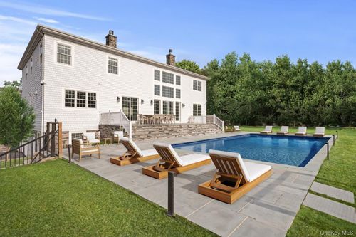 490 Montauk Highway, Southampton, NY, 11968 | Card Image