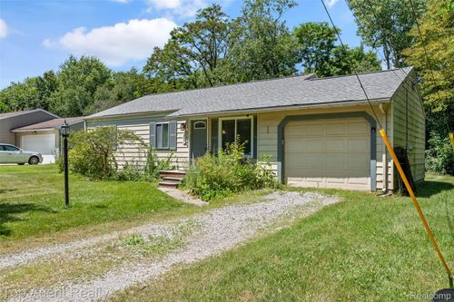 227 W Peterson Dr, Brighton, MI, 48114-7612 | Card Image