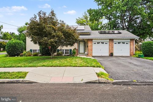 2 Sycamore Ln, PALMYRA, PA, 17078-2838 | Card Image