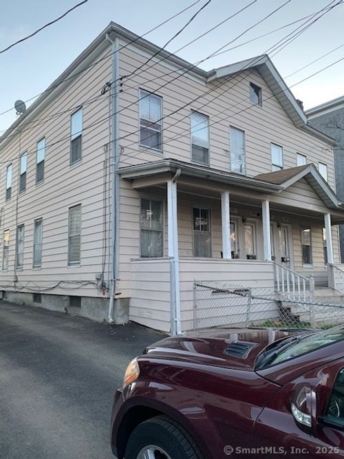 fl-1st-957 Hancock Ave, Bridgeport, CT, 06605-1912 | Card Image