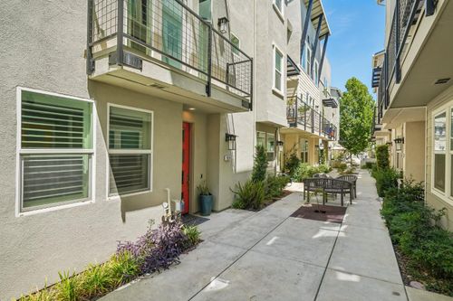 958 Marvel Stripe Ter, Davis, CA, 95616-1390 | Card Image