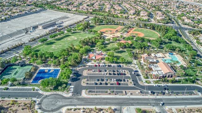 639 Grey Saker St, Townhouse with 4 bedrooms, 4 bathrooms and null parking in Las Vegas NV | Image 68
