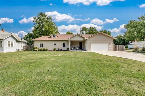 620 E 12th Ave, Winfield, KS, 67156-3725 | Card Image