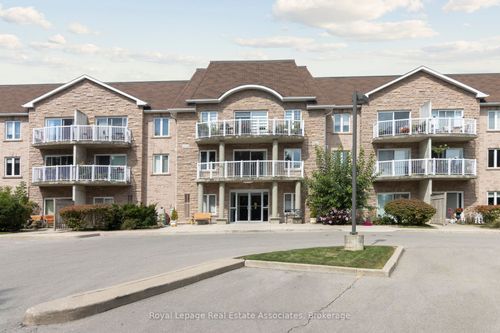 111-32 Church St, Schomberg, ON, L0G1T0 | Card Image