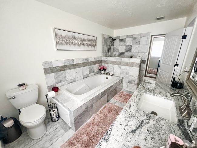 Master Bathroom | Image 31