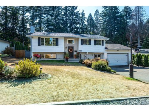 20504 43 Ave, House with 5 bedrooms, 4 bathrooms and 8 parking in Langley BC | Card Image