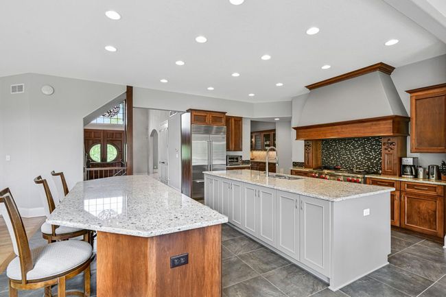 W292S5474 Fox Run Court, House other with 4 bedrooms, 4 bathrooms and null parking in GENESEE WI | Image 6