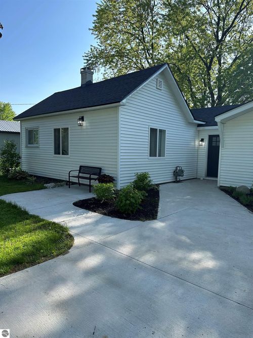 234 Charles St, Elk Rapids, MI, 49629-9763 | Card Image