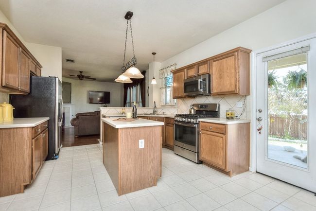 Kitchen | Image 15