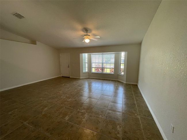 Large living room with bay window | Image 4