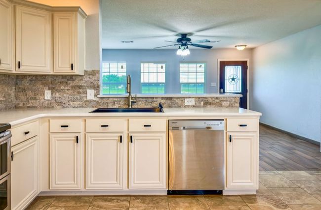592 S Baese Rd, House other with 3 bedrooms, 2 bathrooms and null parking in Elm Mott TX | Image 7