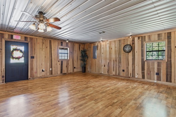 Commercial Sale in Clarksville 5