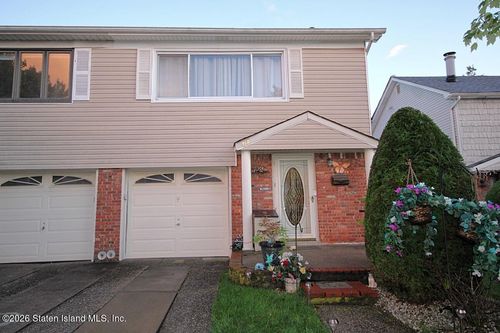 61 Middle Loop Rd, Staten Island, NY, 10308-1922 | Card Image