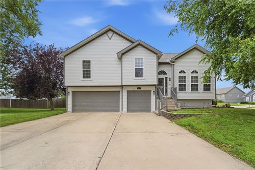 722 Saddle Peak Dr, Raymore, MO, 64083-8567 | Card Image