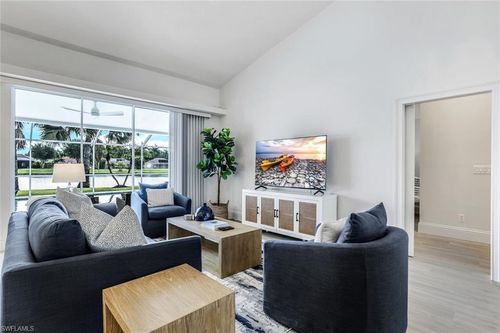 914 Marble Dr, NAPLES, FL, 34104-0817 | Card Image