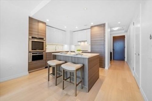 2406-1 Franklin, Boston, MA, 02110 | Card Image