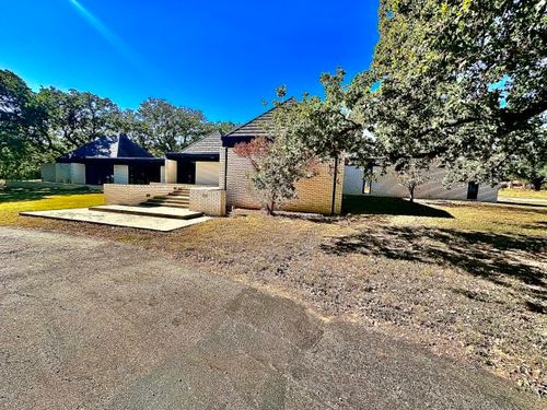 424 S Comanche Dr, De Leon, TX, 76444-2204 | Card Image