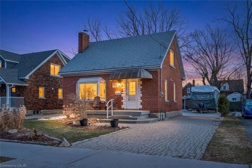 129 Talbot St, Kitchener, ON, N2M2B2 | Card Image