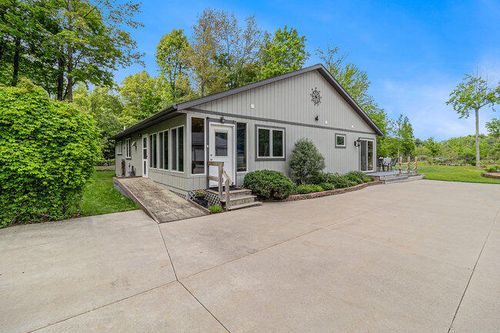 6976 S 80th Ave, Rothbury, MI, 49452-9789 | Card Image