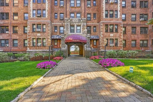 4k-23 Old Mamaroneck Rd, White Plains, NY, 10605-2013 | Card Image