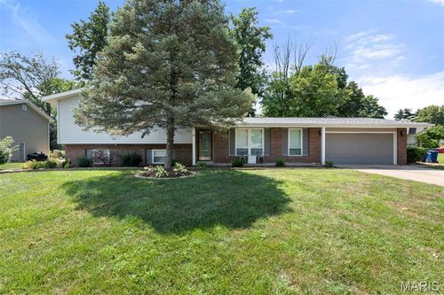 29 Picardy Dr, Lake St Louis, MO, 63367-1011 | Card Image
