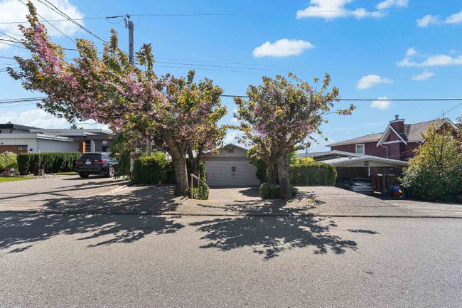 14774 Thrift Avenue, House other with 3 bedrooms, 2 bathrooms and 5 parking in White Rock BC | Image 6