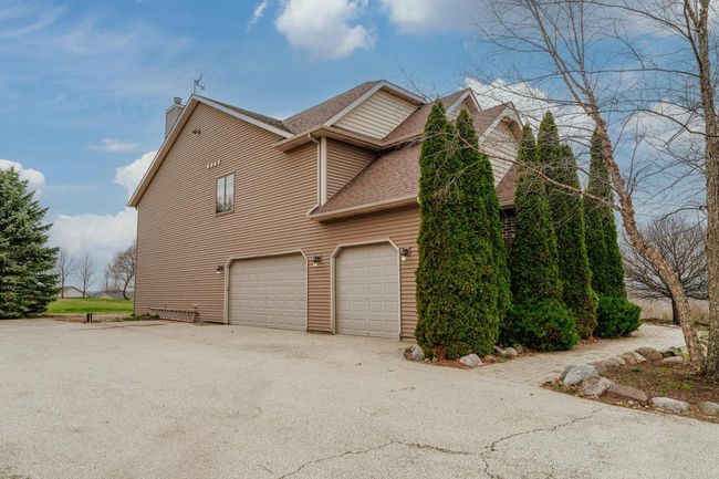585 Overlook Pass, House other with 5 bedrooms, 4 bathrooms and null parking in Fredonia WI | Image 7