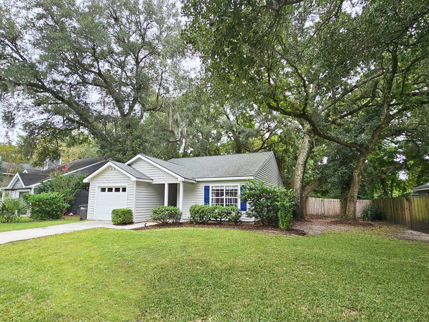 Castle Hall Rd, Mount Pleasant, SC 29464