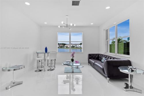 6644 Nw 107th Pl, Doral, FL, 33178-3648 | Card Image