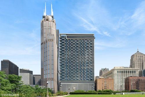 unit-1801-235 Van Buren St, CHICAGO, IL, 60607-3932 | Card Image