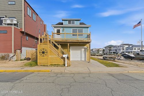 11 Cheerful Pl, Highlands, NJ, 07732-1453 | Card Image