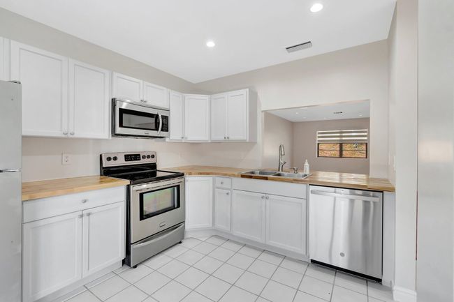 46 Seminole Ct E, Townhouse with 3 bedrooms, 2 bathrooms and null parking in Royal Palm Beach FL | Image 12