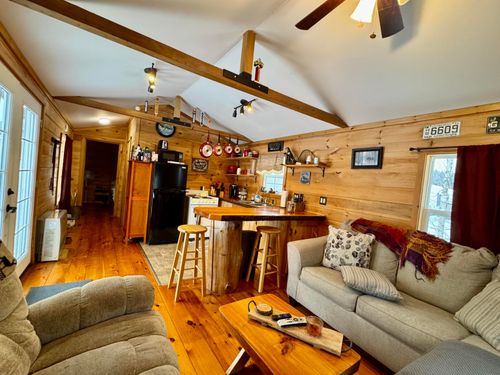 13 Darwin Dr, West Stewartstown, NH, 03597-4404 | Card Image