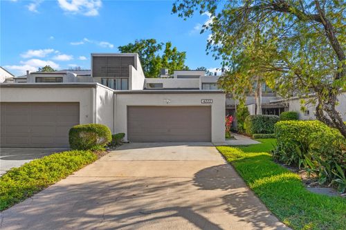 4222-4222 Fairway Cir, TAMPA, FL, 33618-8640 | Card Image