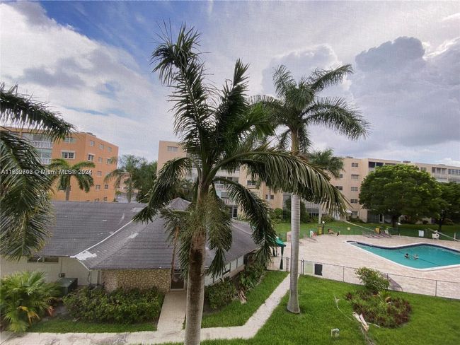 APT-301 - 232 Ne 12 Th Ave, Condo with 2 bedrooms, 2 bathrooms and null parking in Hallandale Beach FL | Image 5