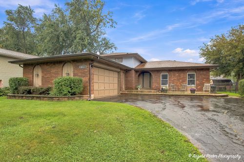 1823 Hazelwood Dr, Lindenhurst, IL, 60046-8301 | Card Image