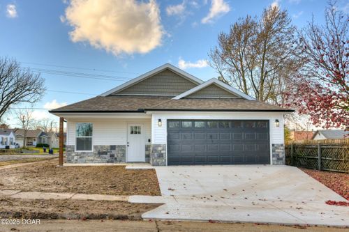 124 S Hall St, Webb City, MO, 64870-2320 | Card Image