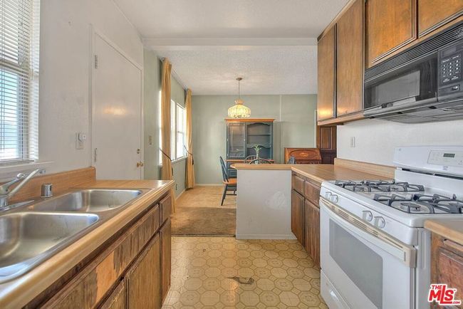 UNIT-4 - 5815 Bowcroft St, Condo with 1 bedrooms, 1 bathrooms and 1 parking in Los Angeles CA | Image 23