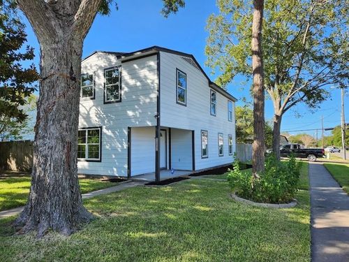 1202 3rd Ave N, Texas City, TX, 77590-7523 | Card Image