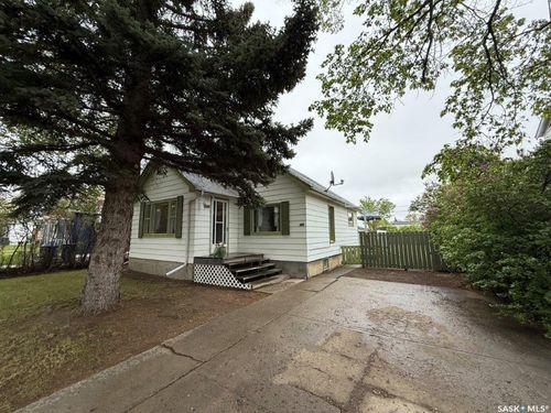 404 Main St, Eatonia, SK, S0L1S2 | Card Image