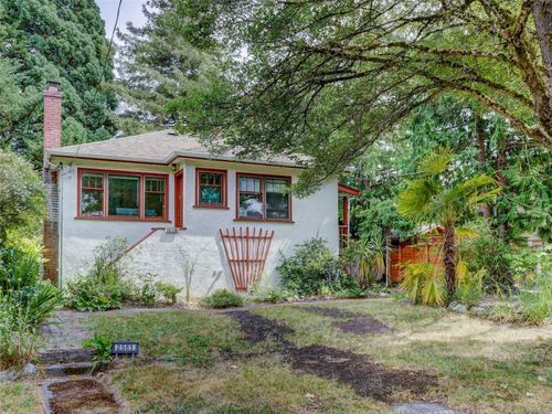 2561 Forbes St, Victoria, BC, V8R4B9 | Card Image