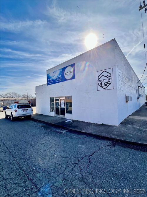 401 E 1st St, Atoka, OK, 74525-2442 | Card Image