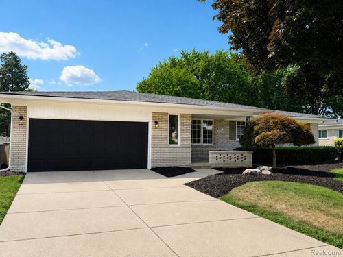 39501 Cobridge Dr, Clinton Twp, MI, 48038-2766 | Card Image