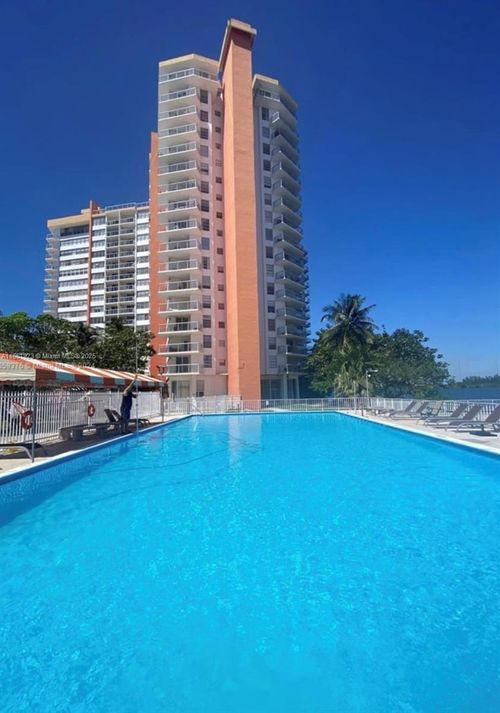 apt-402w-1301 Ne Miami Gardens Dr, Miami, FL, 33179-0006 | Card Image