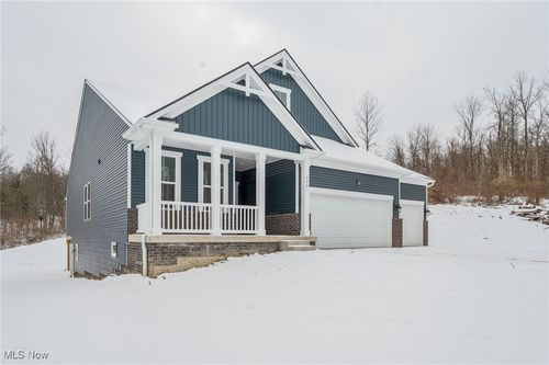 779 Center Rd, Hinckley, OH, 44233-9479 | Card Image