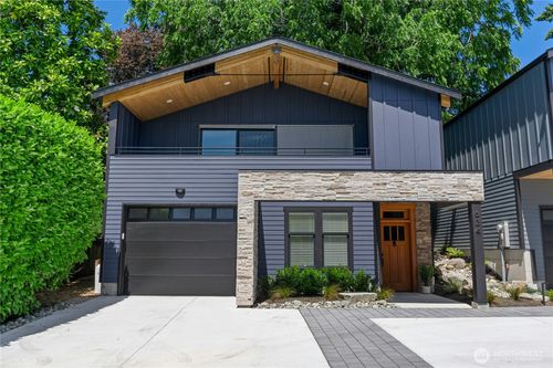 634 11th Ave, Kirkland, WA, 98033-5611 | Card Image